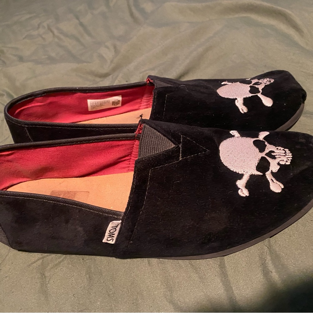 Black Skull Toms